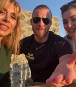 Filename=Hande_Ercel_and_Kerem_Bursin_live_on_Instagram_-_06_09_2021_0789.jpg
Filesize=76KiB
Dimensions=608x1080
Date added=10.06.21 Hande_Ercel_and_Kerem_Bursin_live_on_Instagram_-_06_09_2021_0789.jpg