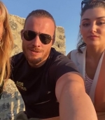 Filename=Hande_Ercel_and_Kerem_Bursin_live_on_Instagram_-_06_09_2021_0810.jpg
Filesize=66KiB
Dimensions=608x1080
Date added=10.06.21 Hande_Ercel_and_Kerem_Bursin_live_on_Instagram_-_06_09_2021_0810.jpg