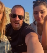 Filename=Hande_Ercel_and_Kerem_Bursin_live_on_Instagram_-_06_09_2021_0819.jpg
Filesize=66KiB
Dimensions=608x1080
Date added=10.06.21 Hande_Ercel_and_Kerem_Bursin_live_on_Instagram_-_06_09_2021_0819.jpg