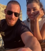 Hande_Ercel_and_Kerem_Bursin_live_on_Instagram_-_06_09_2021_0837.jpg