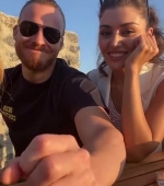 Hande_Ercel_and_Kerem_Bursin_live_on_Instagram_-_06_09_2021_0839.jpg