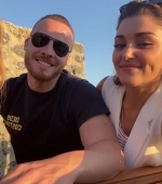 Filename=Hande_Ercel_and_Kerem_Bursin_live_on_Instagram_-_06_09_2021_0923.jpg
Filesize=58KiB
Dimensions=608x1080
Date added=10.06.21 Hande_Ercel_and_Kerem_Bursin_live_on_Instagram_-_06_09_2021_0923.jpg