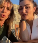 Filename=Hande_Ercel_and_Kerem_Bursin_live_on_Instagram_-_06_09_2021_0956.jpg
Filesize=73KiB
Dimensions=608x1080
Date added=10.06.21 Hande_Ercel_and_Kerem_Bursin_live_on_Instagram_-_06_09_2021_0956.jpg