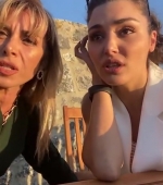 Filename=Hande_Ercel_and_Kerem_Bursin_live_on_Instagram_-_06_09_2021_0957.jpg
Filesize=72KiB
Dimensions=608x1080
Date added=10.06.21 Hande_Ercel_and_Kerem_Bursin_live_on_Instagram_-_06_09_2021_0957.jpg