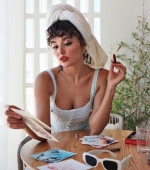 Filename=Hande_for_Vogue_018.jpg
Filesize=199KiB
Dimensions=749x912
Date added=23.09.21 Hande_for_Vogue_018.jpg