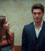 Filename=Ask_Laftan_Anlamaz_1_Bolum____1933.jpg
Filesize=170KiB
Dimensions=1920x1080
Date added=11.05.21 Ask_Laftan_Anlamaz_1_Bolum____1933.jpg