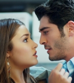 Filename=Ask_Laftan_Anlamaz_2_Bolum____0563.jpg
Filesize=188KiB
Dimensions=1920x1080
Date added=19.06.21 Ask_Laftan_Anlamaz_2_Bolum____0563.jpg